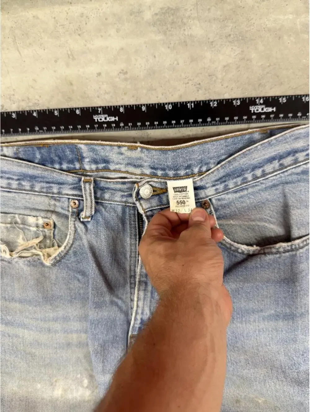 vintage levis 550 faded blue relaxed baggy fit jeans size 32 x 34